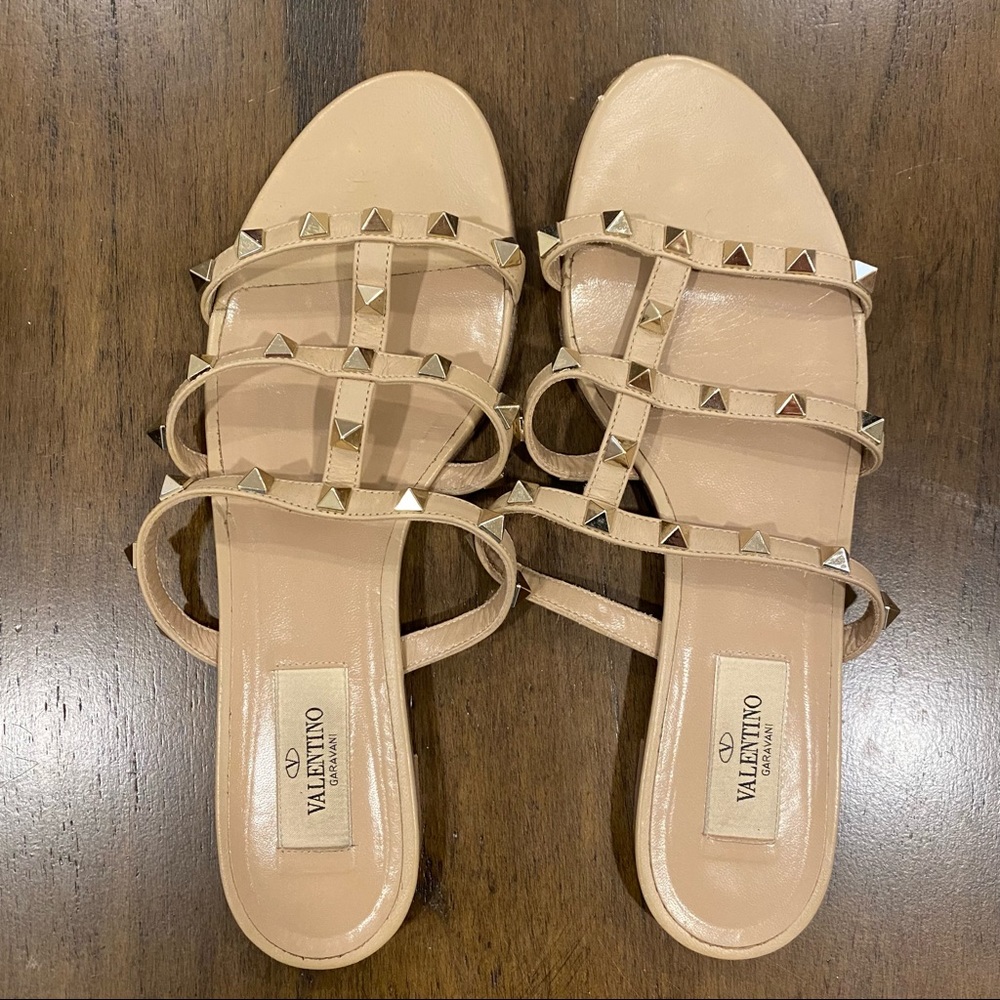 Valentino Garavani
Rockstud Caged Flat Slide Sandals
